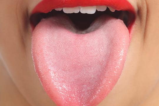 Langue rouge et lisse