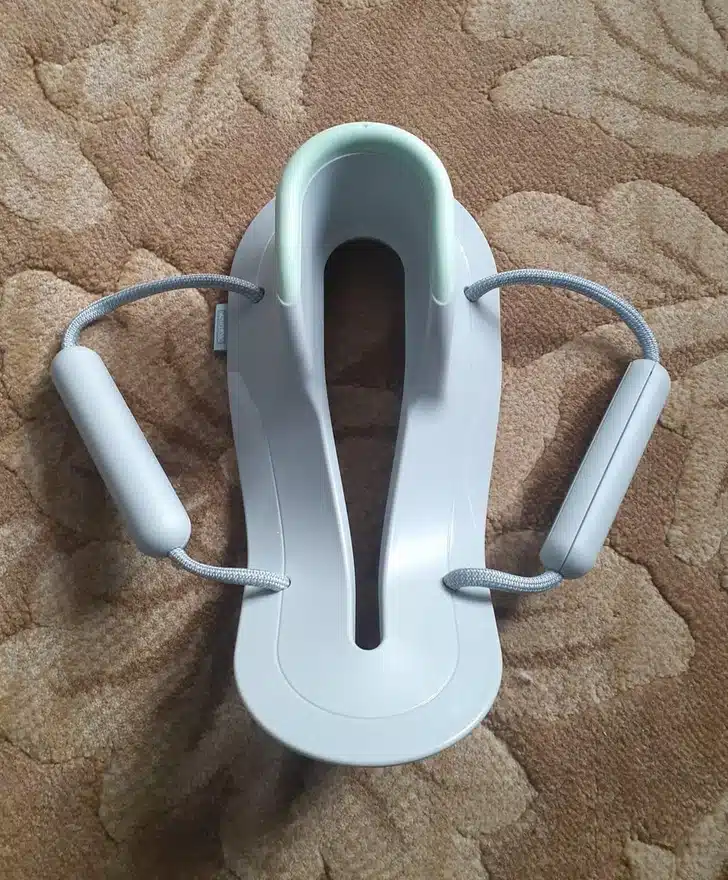 Objet plastique au design particulier