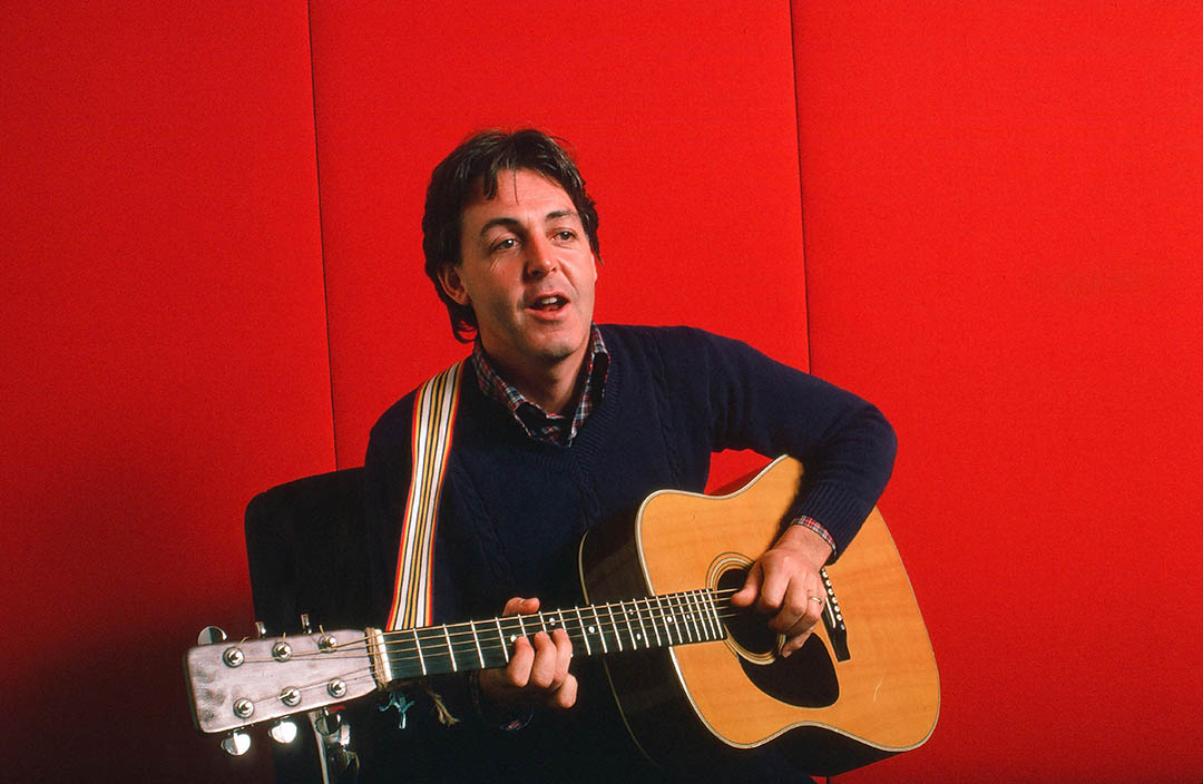Paul McCartney sur scène, capturant l’énergie rock