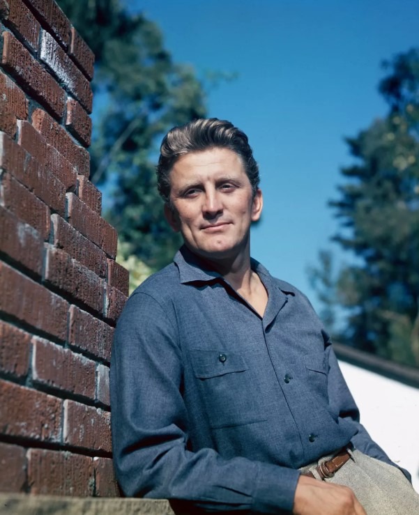 Jeune Kirk Douglas au début de sa carrière
