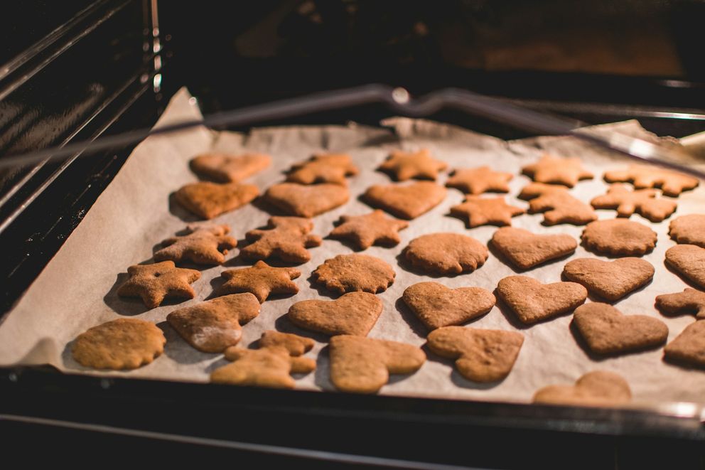 Enfant heureux en cuisine