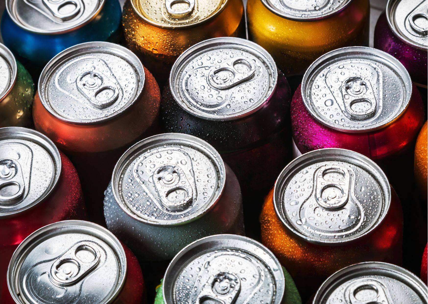 Canettes de soda alignées