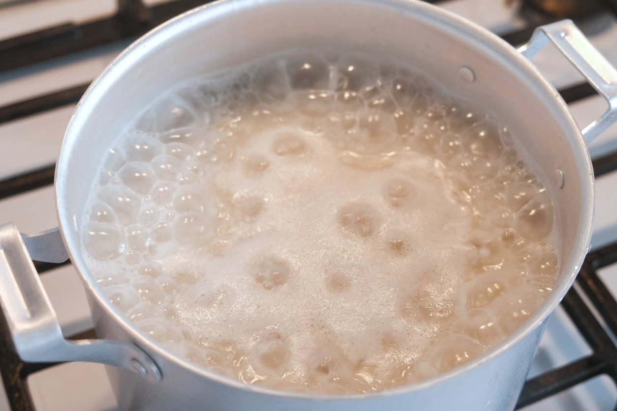Eau de cuisson du riz et ses utilisations beauté
