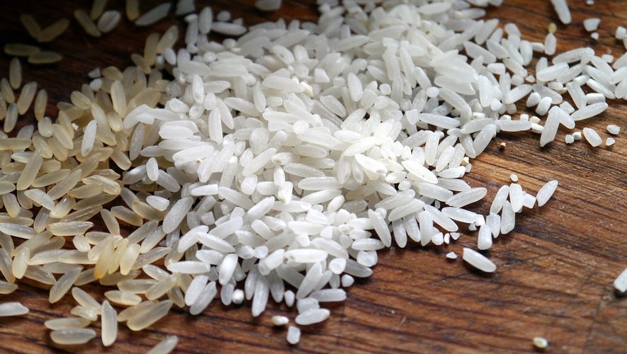 Paquet de riz contaminé isolé