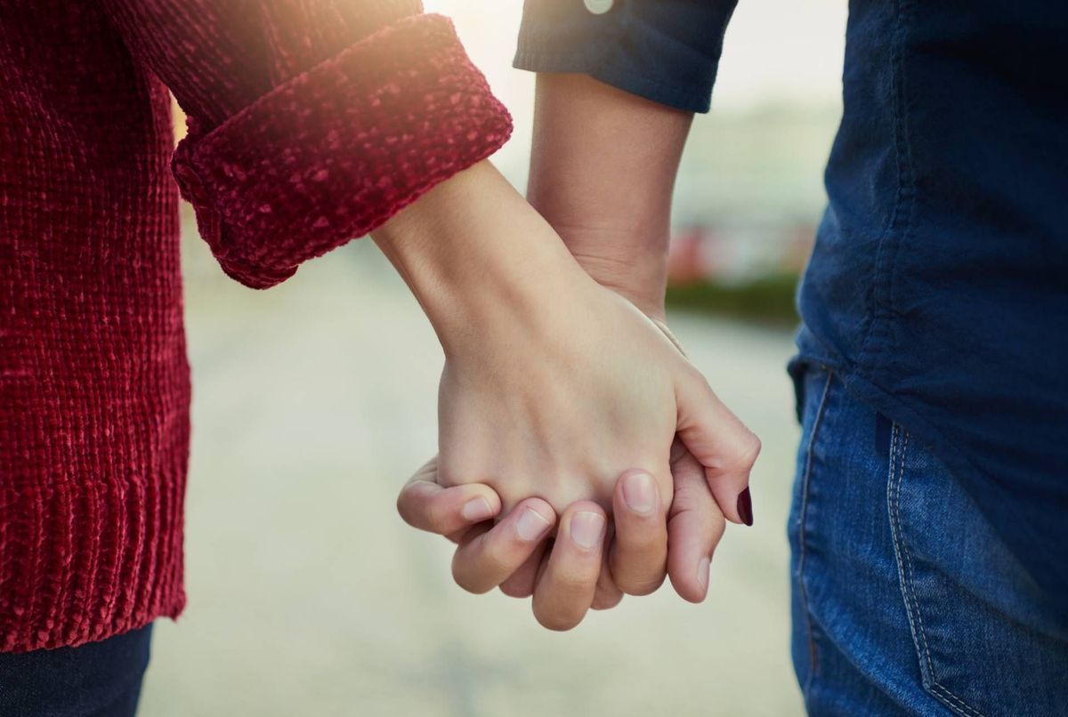 Couple heureux cultivant son amour