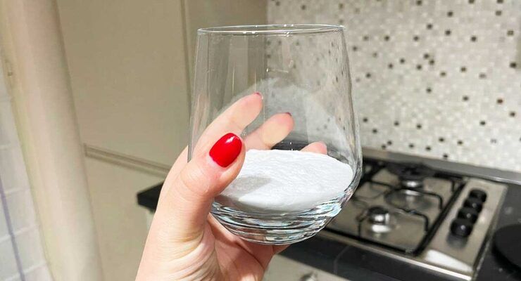 Utilisation du bicarbonate pour nettoyer les placards