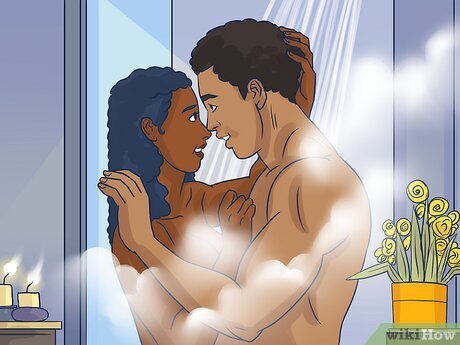 Couple ajustant la température de la douche